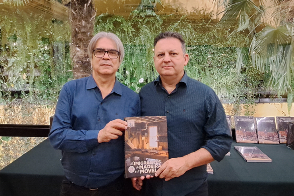 Luis H. Rocha com o executivo comercial Cesar Rosa, parceiro da edição “Os imigrantes, a Madeira e o Móvel”