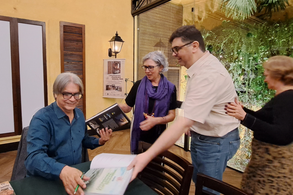 Sessão de autógrafos Curitiba – “Dividir a história com os amigos é ainda mais inspirador. Muito obrigado Jambert, muito obrigado Tininha”. Luis H. Rocha