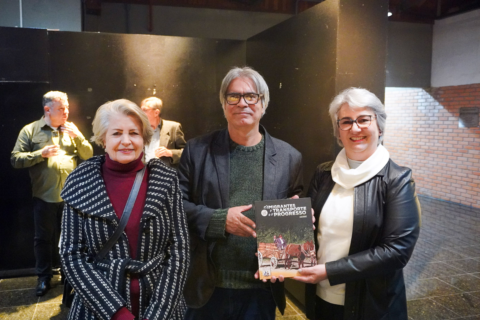 Lançamento Bento Gonçalves – Maria Stefani Dalcin, produtora cultural, Luis H. Rocha e Daniela Copat