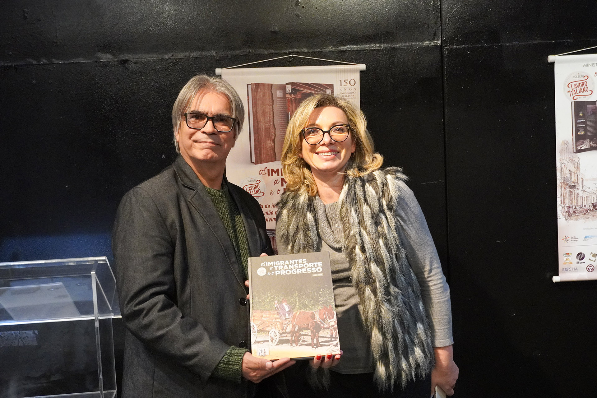 O autor, Luis H. Rocha, com Marijane Paese, presidente do CIC BG