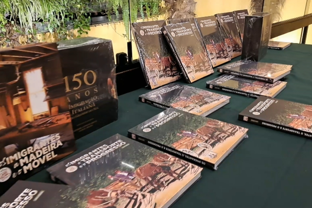 Entre os livros, o boneco da próxima edição: Os Imigrantes, a Madeira e o Móvel