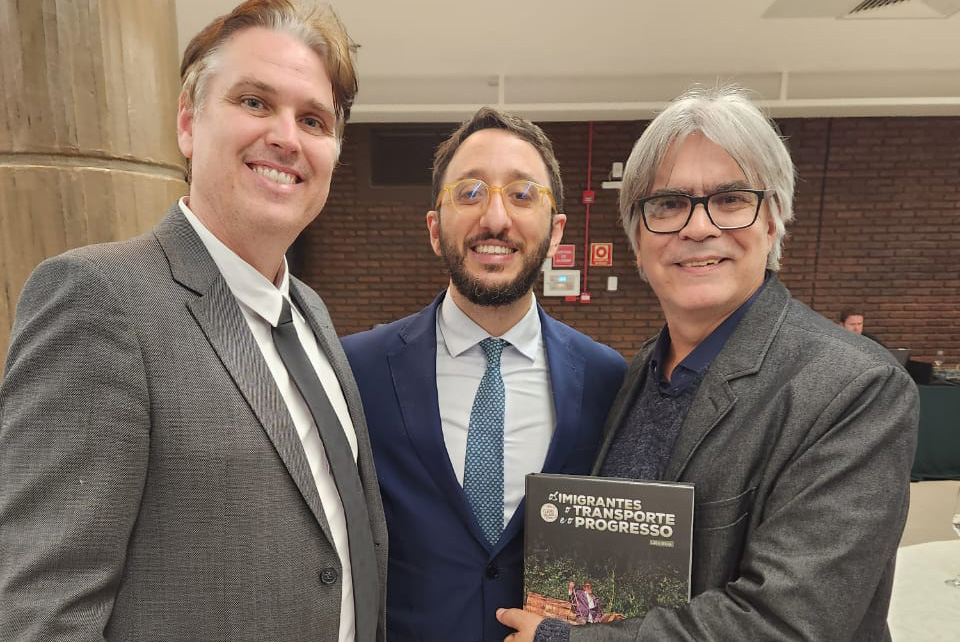 Luciano Gastaldo, ex-presidente do Comvers, o vice-cônsul Roberto Scolaro e Luis H. Rocha