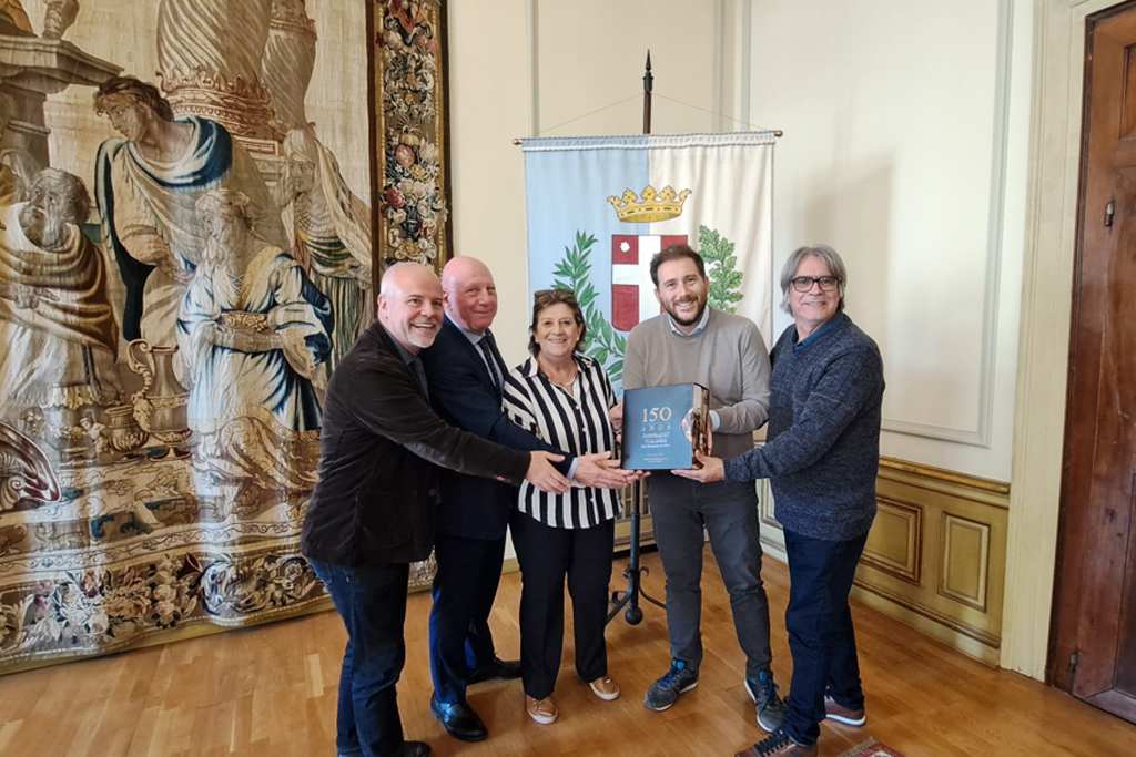 Em Treviso, entrega da trilogia para autoridades